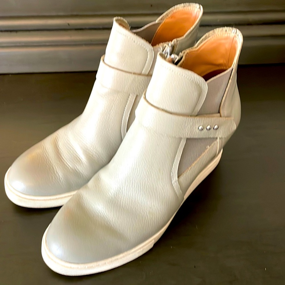 Linea Paolo Grey Leather Wedges